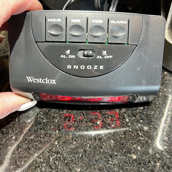 BEDSIDE WESTCLOX ALARM CLOCK - Picture 2 of 3